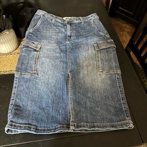 Risen size medium cargo jean skirt. Worn once